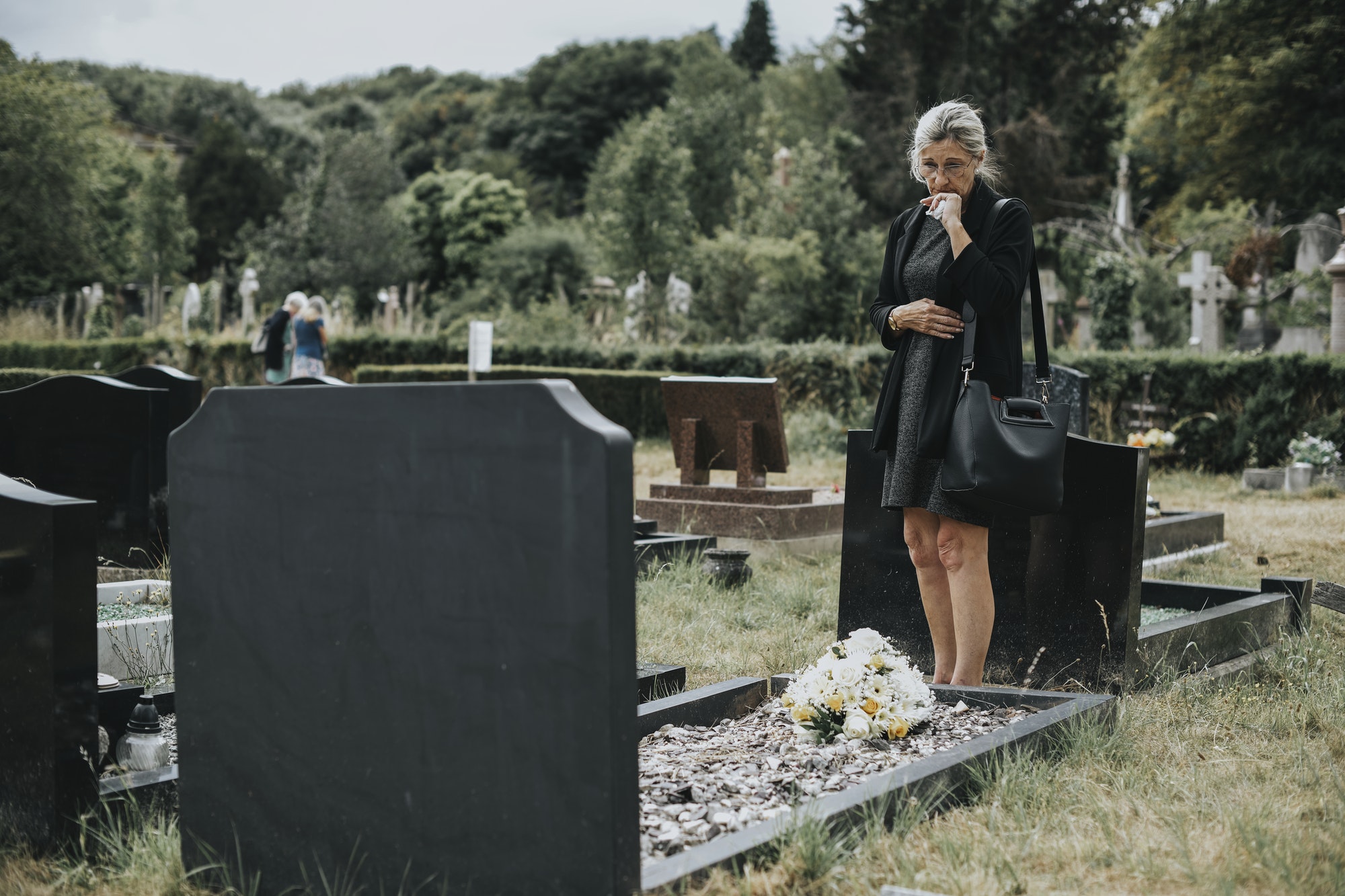 old-woman-mourning-her-husband.jpg